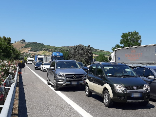 Porto Sant’Elpidio - Schianto tra tir in A14, camionista soccorso in eliambulanza