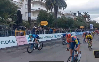 San Benedetto - Tirreno-Adriatico,  Milan domina l’ultima tappa e conquista la maglia ciclamino