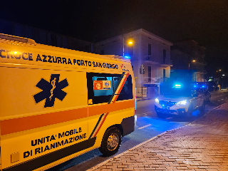 Porto San Giorgio - Ragazza rischia di annegare in mare, la salva un assessore