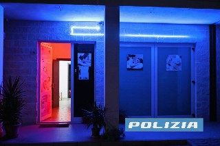 Porto Recanati - "Ho pagato 100 euro per prestazione sessuale", cliente scoperto in centro massaggi hot