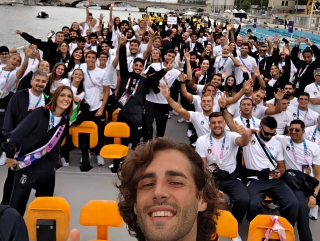 Olimpiadi, Tamberi in volo per Parigi: selfie con i fan all’imbarco