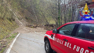 Maltempo nel Piceno: frane, allagamenti e alberi caduti: 20 interventi dei vigili del fuoco