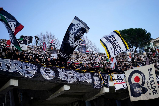 Ascoli, giudice sportivo: multa al club per i cori dei tifosi