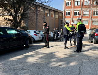 Studente caduto dalla finestra dell’aula: choc al liceo Savoia 