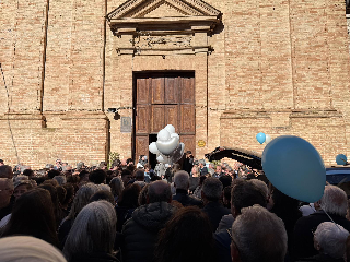 Castignano - L’ultimo saluto a Mattia Martoni, don Vincenzo: "Ti vogliamo bene"