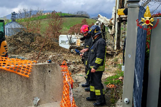 Camerino - Fuga di gas dopo la rottura di una tubazione: evacuate due famiglie