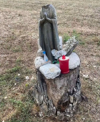 Decapitata la statua della Madonna a Coppito, caccia ai responsabili