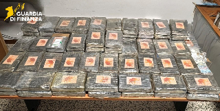 Ancona - Maxi sequestro di cocaina, oltre 111 chili nascosti nel doppiofondo di un tir: tre arresti