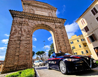 Jesi - In possesso di diverse dosi di cocaina e hashish, arrestato dai carabinieri