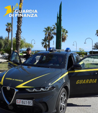 San Benedetto - Operazione della Guardia di Finanza: sequestrati 207mila articoli