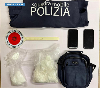 Pescara - La Mobile arresta un motociclista con un chilo di cocaina