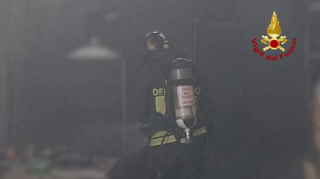 Ancona - Principio d’incendio in un capannone per la lavorazione del legno