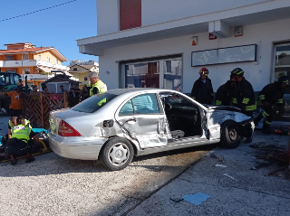 Sant’Egidio  alla Vibrata - Incidente tra auto e trattore, 50enne elisoccorso