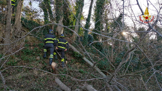 Ascoli - Tragedia a Mozzano, uomo vola giù dal ponte