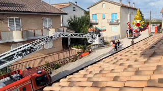Sant’Elpidio a Mare - Si sente male in casa, salvata dai vigili del fuoco