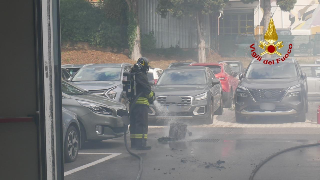 Paura in officina a Camerano: a fuoco batteria di una minicar