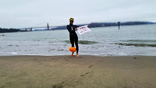 A nuoto da Alcatraz a San Francisco, storia di un’aquilana che ha sconfitto il tumore