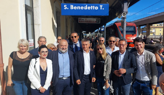 Il viceministro Rixi a San Benedetto: "Stazione da ammodernare, stanziati 7 milioni, lavori entro l’estate prossima"
