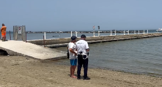 Falconara Marittima - Otto giovani multati per consumo di alcool in spiaggia, sequestrata droga e fermato un clandestino