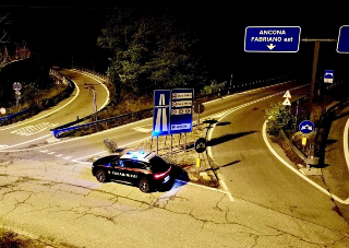 Fabriano -  Trovato con l’hashish in auto, rifiuta il test tossicologico: denunciato 22enne