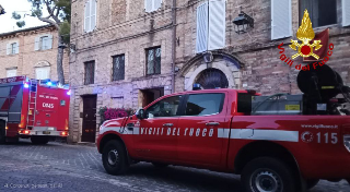 Incendio in appartamento, vigili del fuoco salvano un cane a Monterubbiano