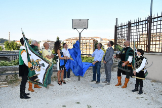 Ascoli Piceno - Una targa in ricordo dell’eroe Aubert Virrone