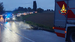 Fiastra - Incidente tra un’auto e una moto sulla strada provinciale 78