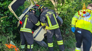 Piediripa - Auto finisce in un fosso, un ferito