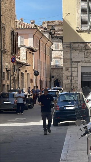 Ascoli Piceno - Donna trovata senza vita in centro: si indaga sulle cause