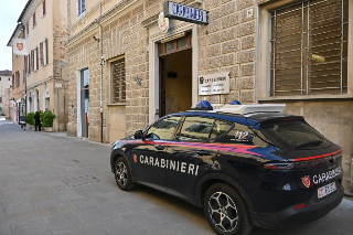 Jesi – Donna arrestata per spaccio, sequestrati cocaina, bilancini e denaro in contanti