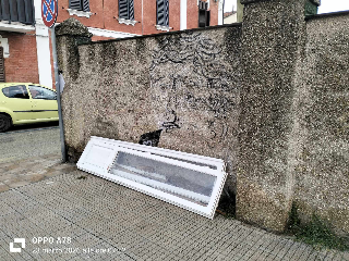 Falconara – Abbandona due portefinestre in centro, individuato e sanzionato