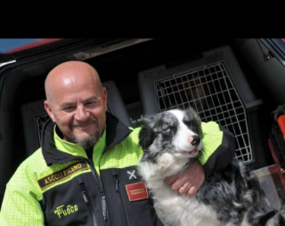 Addio a Galassia, cane eroe dei vigili de fuoco tra Rigopiano, la tragedia dei tornado e il ponte Morandi