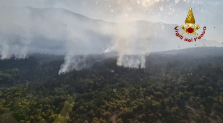 Emergenza incendi Abruzzo: Marsilio chiede intervento dell’Esercito