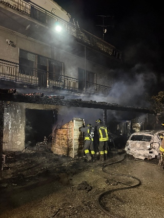 Alba Adriatica - Rogo nella notte in via IV Ottobre: evacuate quattro persone