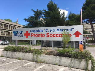 Ascoli Piceno - Scontro tra auto e scooter sulla Piceno Aprutina, ragazza in ospedale in codice giallo