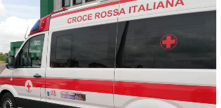 Ancona – Finisce con la moto contro il guardrail, 23enne in ospedale