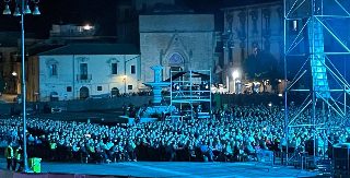 Venditti a Sulmona teme proteste: “non canto”, poi ci ripensa