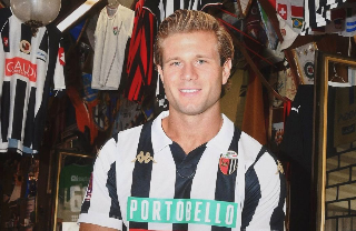 Ascoli, ecco la nuova maglia bianconera